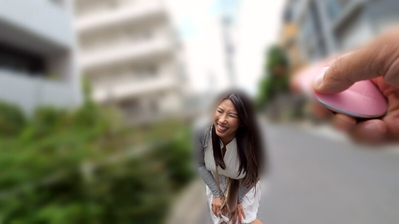 【熟女AV】恥辱、陵●、とびっこ装着・繁華街デート！26 山瀬美紀｜40代の色気が刺さる一本