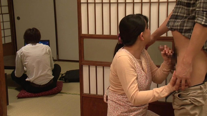 【熟女AV】息子の友人に調教され悦ぶ母 浅井舞香 フェラチオ強要編｜50代の色気が刺さる一本