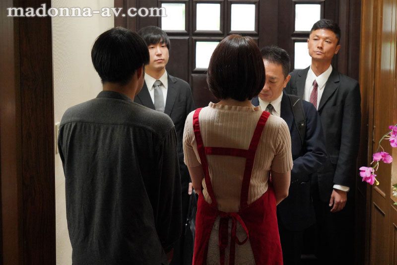 【熟女AV】家族皆が巣立った実家で、母と過ごす近親相姦の日々―。 友田真希｜50代の色気が刺さる一本